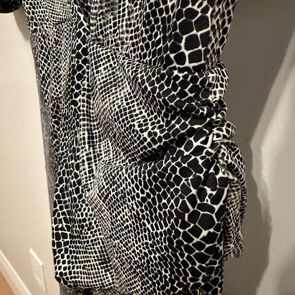 Dress by Femme de Carrière. - Picture 5 of 5